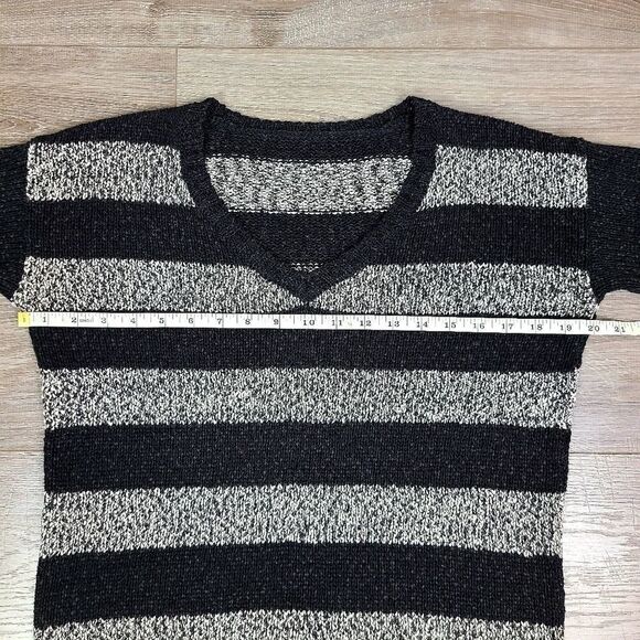 Black & White Stripe V-Neck Knit Sweater Medium - Large - Picture 13 of 16